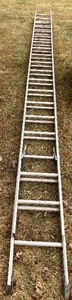 lot 274 image: 40 Aluminum Ladder
