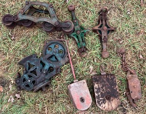 lot 276 image: Seven Piece LOT - Barn Trolley and Pulleys