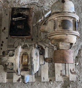 lot 281 image: Two Vintage General Electric Repulsion Induction Motors with Wiring Box