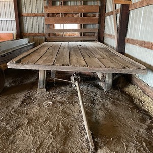 lot 301 image: 16x8 Hay Rack