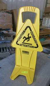 New Safety Sign - wet floor