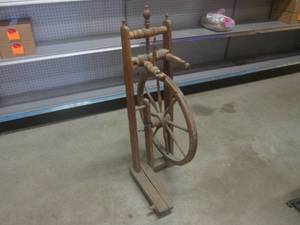 (EW1) Vintage Spinning Wheel As Sho...