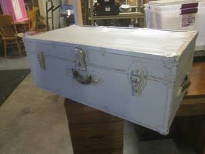 (CS) Vintage Trunk with Key - 31 x...