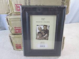 (D-3) 12 New 5 x 7 Photo Frames i...