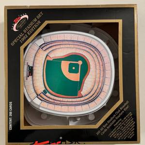 lot 60B image: 1992 Topps Stadium Club Special Stadium Set, 200 Cards - Baseball