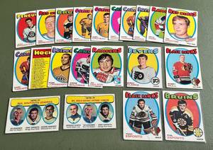 lot 30E image: 1971 Topps Hockey 21 Card Vintage Lot With Stars - Esposito, Hull, Clarke, and More