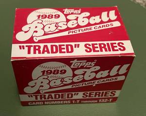 lot 34 image: 1989 Topps Traded Complete Set with Ken Griffey Jr. Rookie Card - Baseball Cards