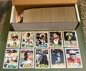 lot 66 image: 1982 Topps Football LARGE LOT w Stars - Several Hundred Vintage Football Cards