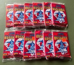 lot 197 image: (12) 1988 Score Baseball Packs - Cards
