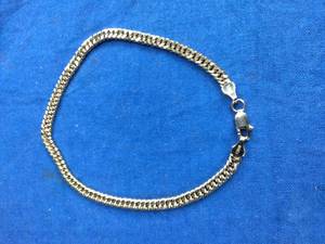 lot 34 image: New Tiara Mens 14K Gold 4.3mm 8 Miami Cuban Curb Bracelet, Retails for $1,050