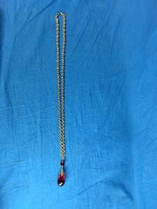 lot 55 image: Vintage Red Glass Teardrop and Gold Necklace 30