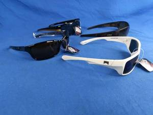 lot 72 image: New 4 Pairs of Sunglasses