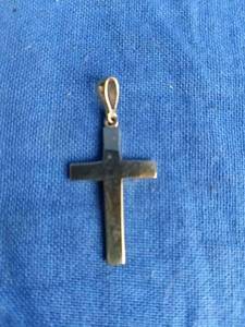 lot 76 image: 10K Yellow Gold Cross Pendant