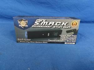 lot 27 image: New Streetwise Mini SMACK 20,000,000 Stun Gun - Black