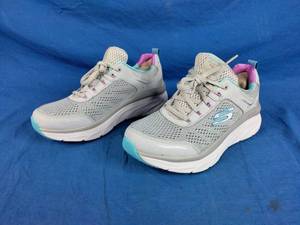 lot 7 image: Skechers Womens Relaxed Fit DLux Walker - Infinite Motion Sneaker, White Multi Size 8