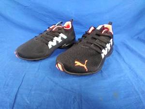 lot 8 image: New PUMA Womens Riaze Prowl Running Shoe, Black Size 7.5
