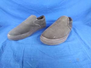 lot 9 image: Mens Minnetonka Moccasins Gray Suede, Size 11