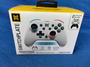 lot 4 image: MGC Switchplate Wireless Controller for Nintendo Switch and Windows PC - WhiteBlack