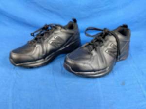 lot 6 image: New New Balance Mens 608v5 Training Shoe, Black Size 10