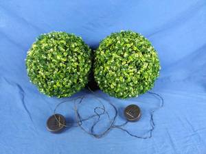 lot 32 image: 2 Pure Garden Solar-Powered Artificial Boxwood Ball