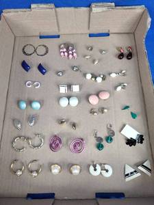 lot 81 image: Lot of 26 Pairs of Earrings