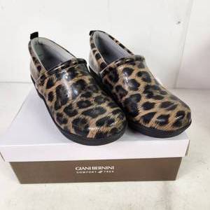 GIANI BERNINI Comfort Trek Cavvell Leopard Print Clogs Size 9.5 M New