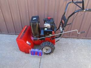 Murray 522 electric start snow blower. Used condition. Tested & works. As shown.