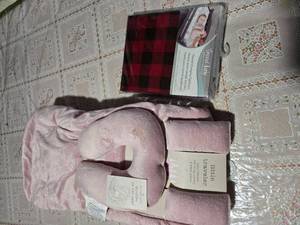 lot 19 image: Trend Lab Flannel Changing Cover and Little Traveller baby Blanket, belt strap cover & Travel Pillow (New)