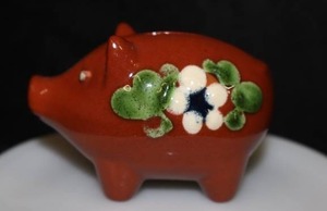 lot 193 image: Miniature Guldkroken Sweden Pig Piggy Bank Hand-Painted Ceramic Vintage Swedish Pottery