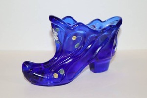 lot 197 image: Fenton Cobalt Blue Hand Painted Signed Glass Shoe Vintage wOriginal Label