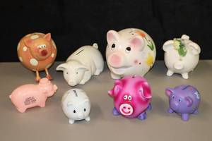 lot 199 image: Vintage Pig Piggy Bank Collection