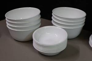 lot 214 image: Corelle Tableware White Dish Set