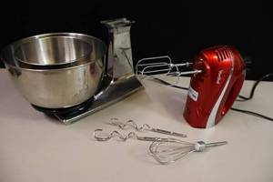 lot 223 image: VonShef Red Electric Hand Mixer, Vintage Hamilton Beach BASE wBowls for Stand Mixer Model 40-5