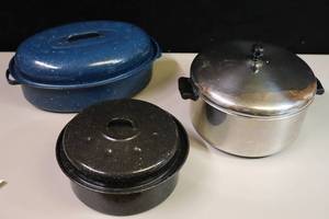 lot 229 image: 6-Qt Stock Pot Farberware SS Aluminum Clad, Graniteware 15-Inch Oval Blue Roaster, 10-Inch Round Black Roaster