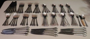lot 237 image: Vintage Silverware Set Wm. A. Rogers Deluxe Stainless Deluxe Ltd.Summer Mist-Autumn Glow