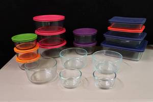 lot 238 image: Pyrex Covered Glass Food Storage Containers