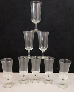 lot 240 image: Vintage Cordial Liquor Liqueur Barware Stemware Glasses Set of 8