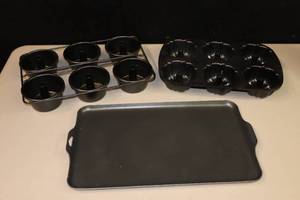 lot 246 image: Nordic Ware Bundt-Lette Pan Mini Bundt Cake Muffins Cupcakes Metal Pan Northland Aluminum Mpls MN, Norpro Mini Angel FoodCake Non-Stick Pan, Stovetop Oven Griddle