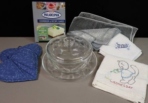 lot 249 image: Vintage Pyrex Covered Serving Bowl and Platter Convex Circle Pattern, Kitchen Textiles Etc