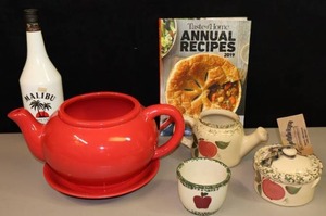 lot 251 image: Sandhurst Pottery New Ulm MN, Large Red Teapot Planter, Cookbook Etc
