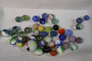 lot 261C image: Vintage Marble Collection 1-Shooter 42-Marbles Milk-Glass Cat-Eye Vitro Swirl Etc.