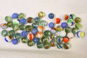 lot 261E image: Vintage Marble Collection54 Marbles Including Milk-Glass Cat-Eye Vitro Etc