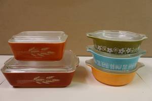 lot 191A image: Vintage Pyrex Autumn Harvest Refrigerator Dish Set with Lids 502 750ml 1.5L Orange with Wheat, 6-Inch Amish Butterprint, Crazy Daisy Avacado Etc