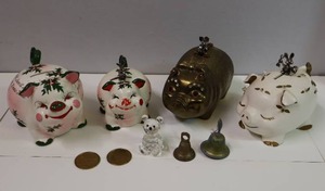 lot 264 image: Holiday Christmas DeCor