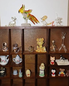 lot 267 image: Miniature Collection Glass Cat, Parrot, Ducks, Mouse, Penguin Figurines Etc