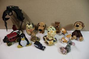 lot 269 image: Small Collectibles