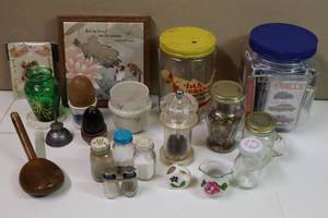 lot 270 image: Vintage Kitchen Smalls, Trinkets, Figurines Etc