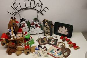 lot 285 image: Holiday DeCor Christmas Snowman Signs Stuffies and More