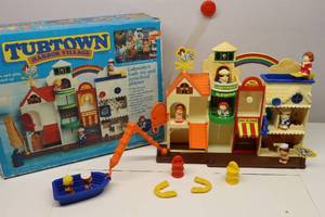 lot 287 image: Vintage Toy TubTown Harbor Village
