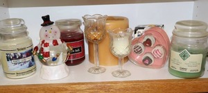 lot 289 image: Festive Holiday DeCor Candles and More